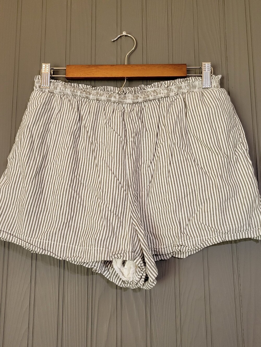 American Eagle Flowy Shorts Lined Elastic Waist Striped Gray White Women's MD